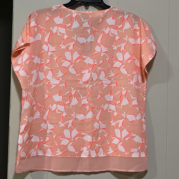 SELLING DKNY BLOUSE FOR WOMEN SIZE SMALL COLOR FLAMINGO 🦩 SLEEVELESS BNWT - Picture 3 of 12